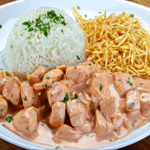 Strogonoff de Frango: Cremoso e Pronto em 20 Minutos